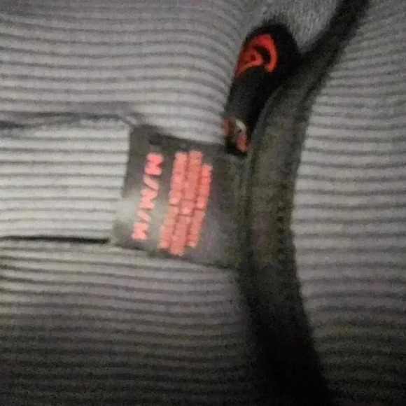 Quicksilver long-sleeved gray & black medium - Picture 8 of 9